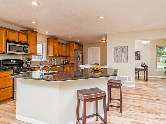 3rd image of 346 S Newport Way