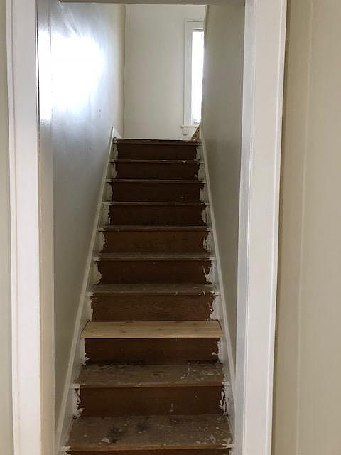 2nd image of 705 W 9th St #1
