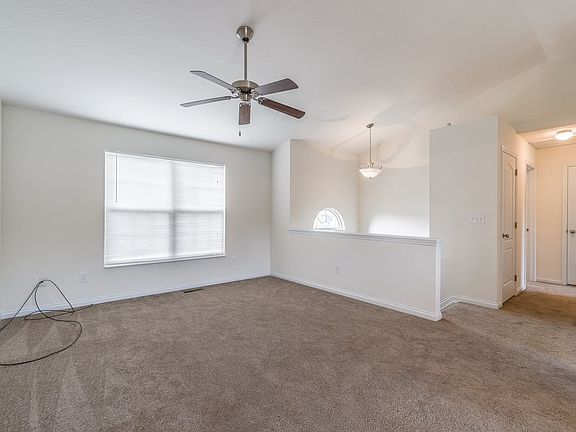 3rd image of 372 Rocky Pointe Ct
