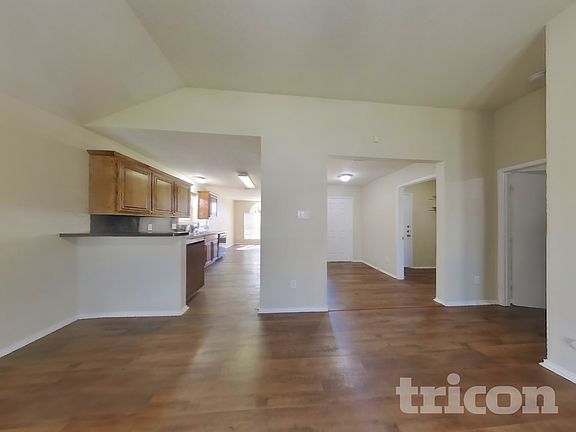 3rd image of 621 Babbling Brook Dr