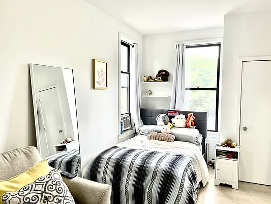 Rented by Pear NYC LLC | media 29