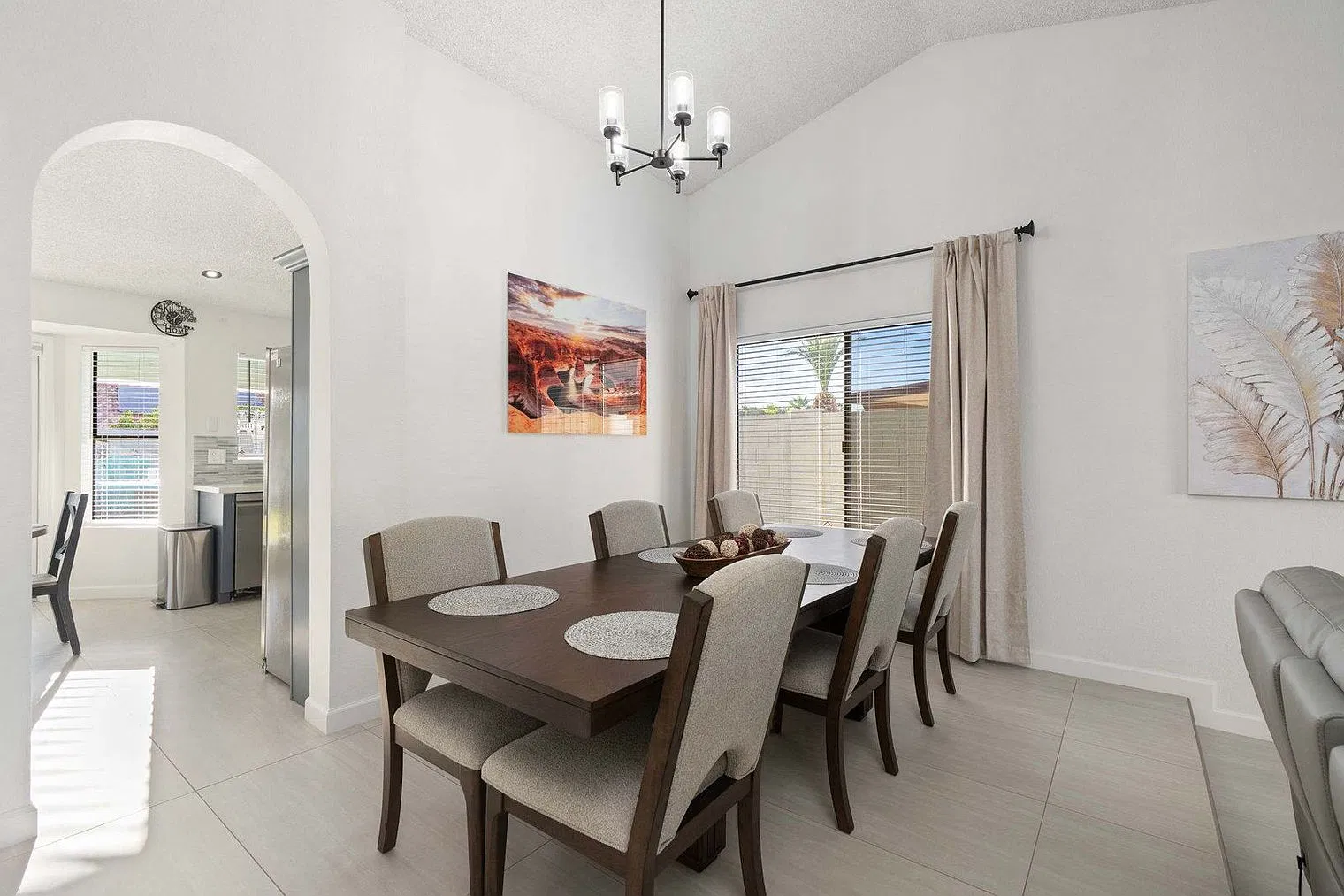 4 bed, 2.0 bath, 1991 sqft, $6,963 — Photo 4
