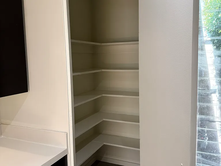 546 N Flores Street — Photo 19