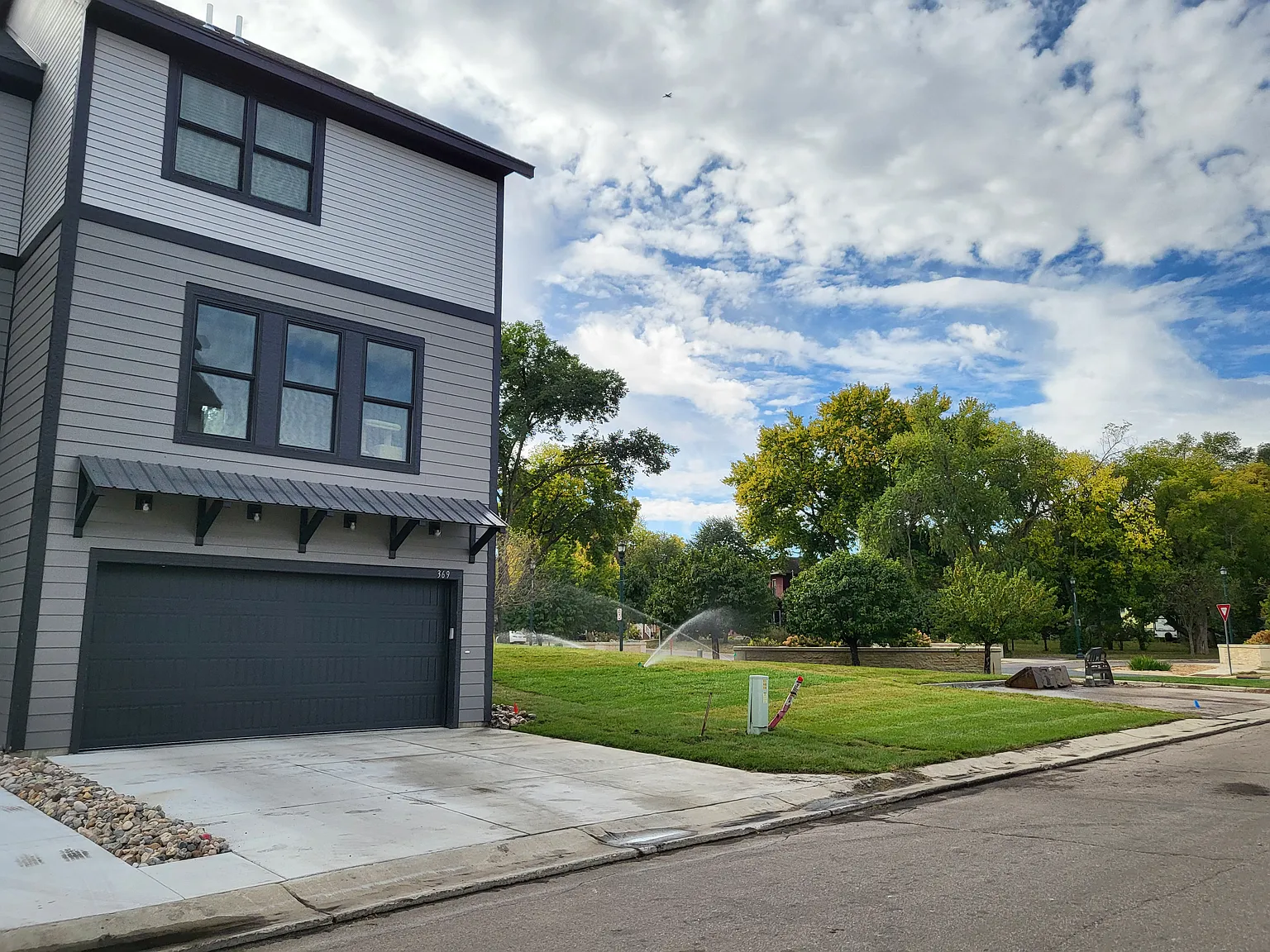 2 bed, 2.5 bath, 2000 sqft, $1,900 — Photo 3
