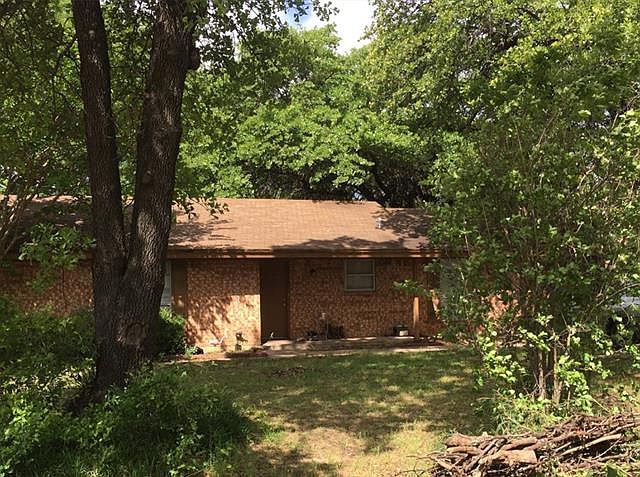2nd image of 216 Lilac Ln