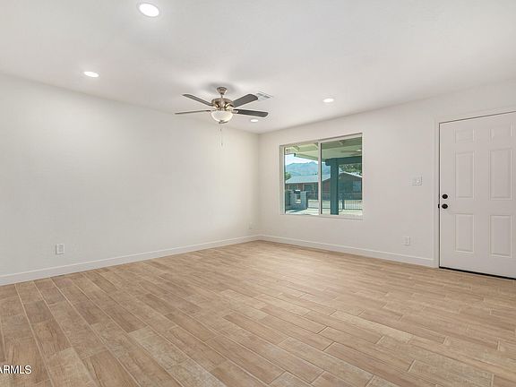 4th image of 1102 E DESERT Drive