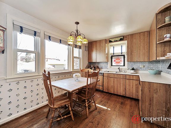 Eat-in Kitchen