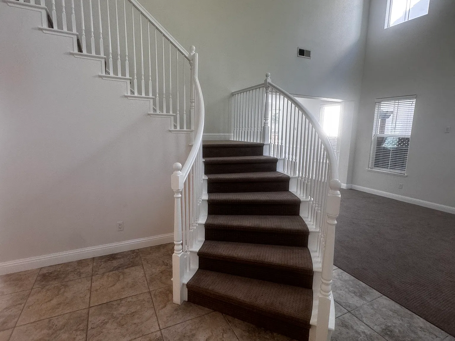 4 bed, 3219 sqft, $3,500 — Photo 1