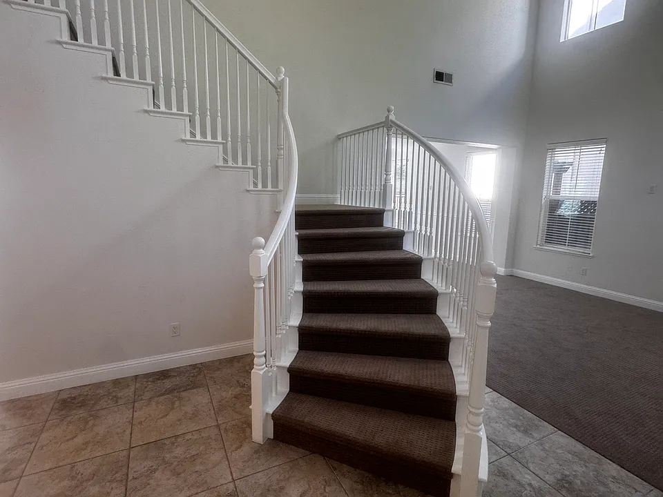 511 W Las Brisas Dr