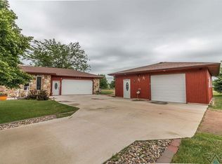 305 N Colton Rd, Hartford, SD 57033
