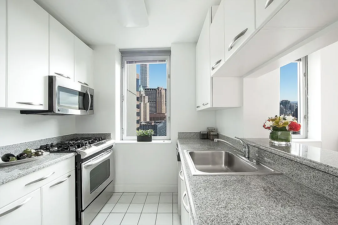 150 East 44th Street — Photo 1
