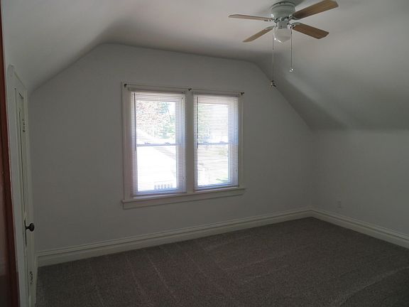 4th image of 221 N Nottawa St