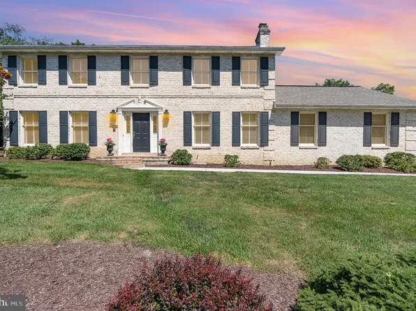 2411 Melbourne Dr, Harrisburg, PA 17112