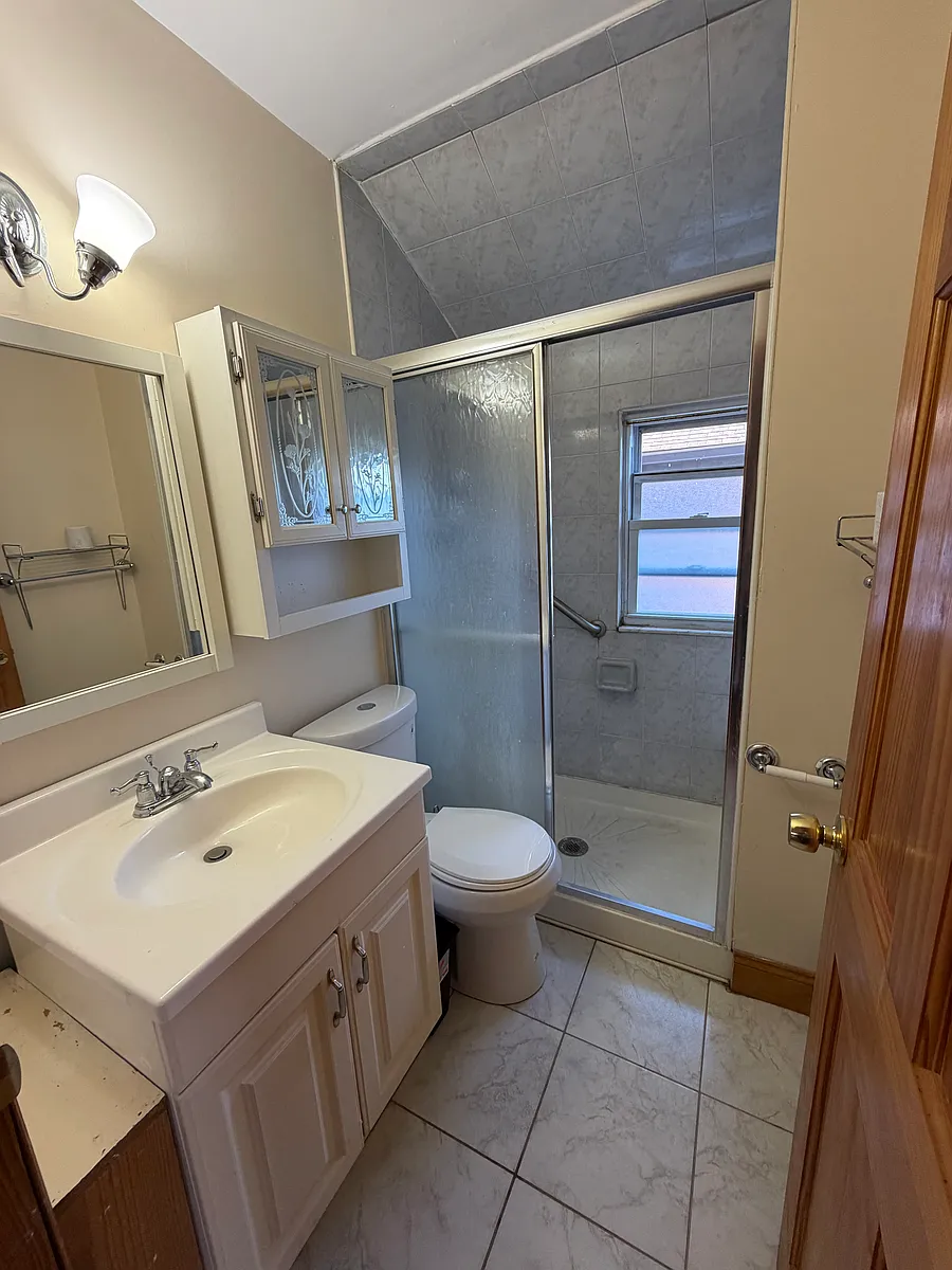 Building Photo - 849 Taft St #2