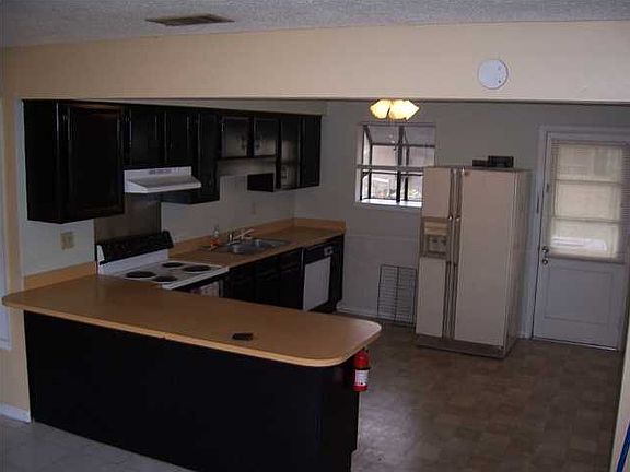 2nd image of 3107 Louise Dr S