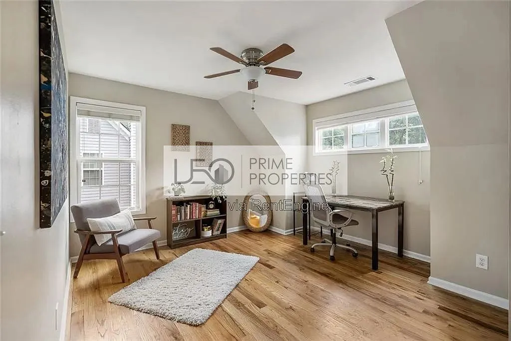 3 bed, 2.5 bath, 1713 sqft, $3,699 — Photo 2