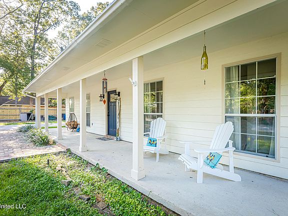 4th image of 113 Water Oaks Cv