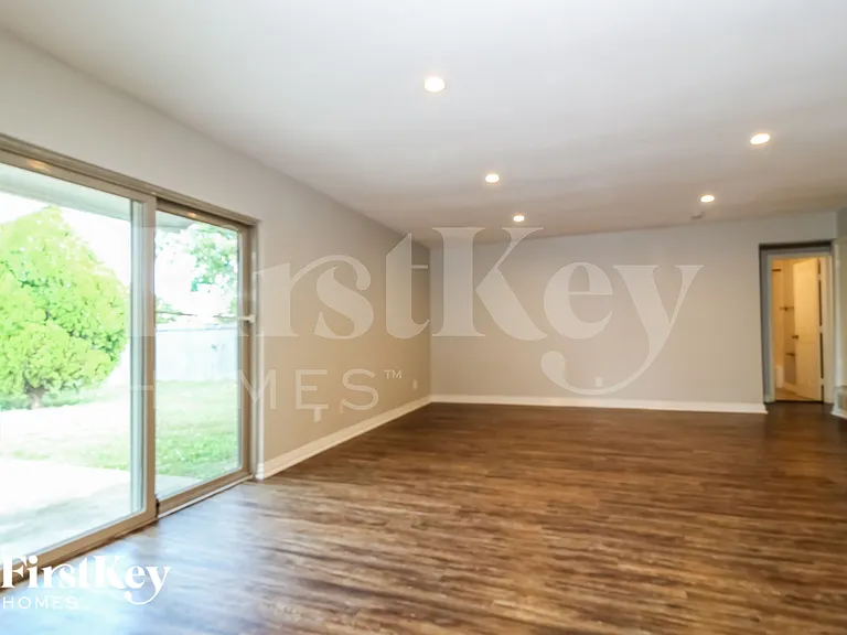 3529 Birchwood Ln — Photo 6