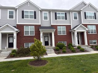306 Timberleaf Cir, Roselle, IL 60172