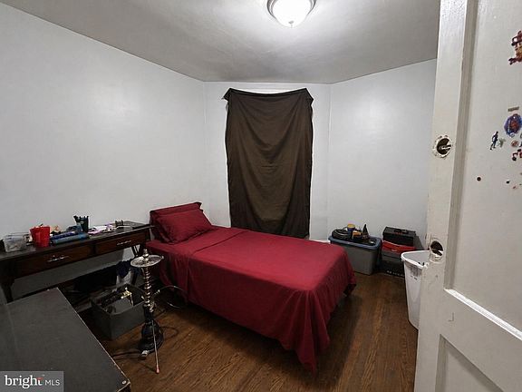 5th image of 869 Bridge St