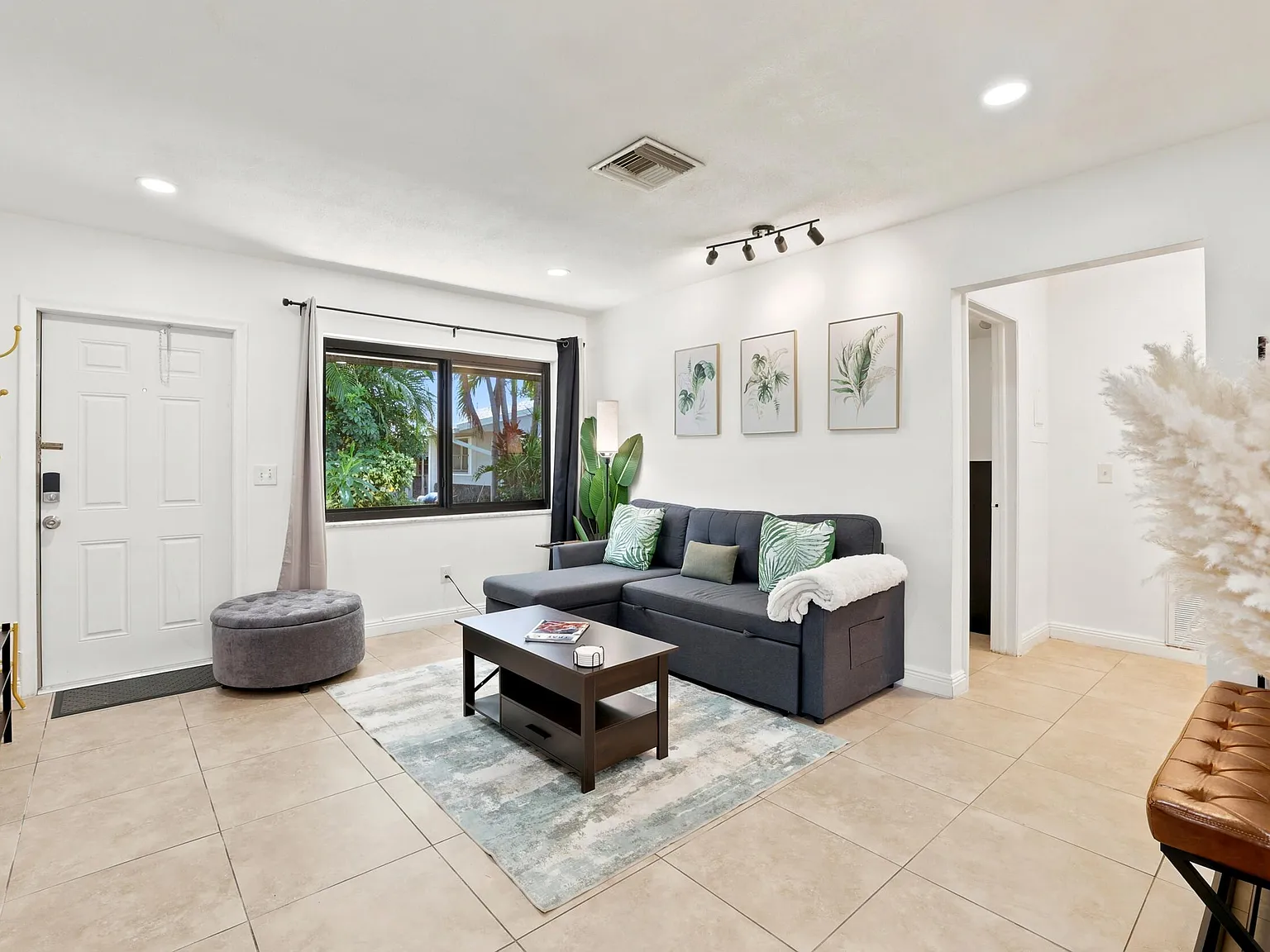 2 bed, 1.0 bath, 2089 sqft, $2,350 — Photo 4