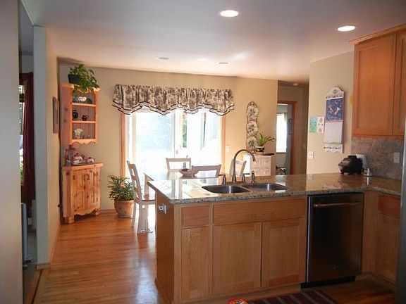 5th image of 373 Shepards Ln