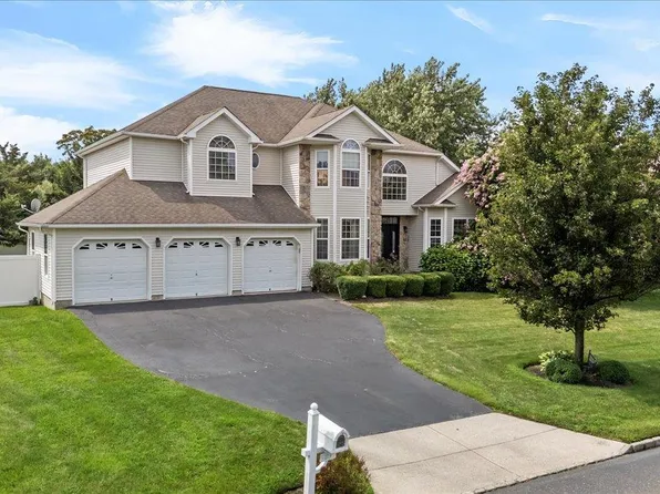 23 Island Trail, Mount Sinai, NY 11766