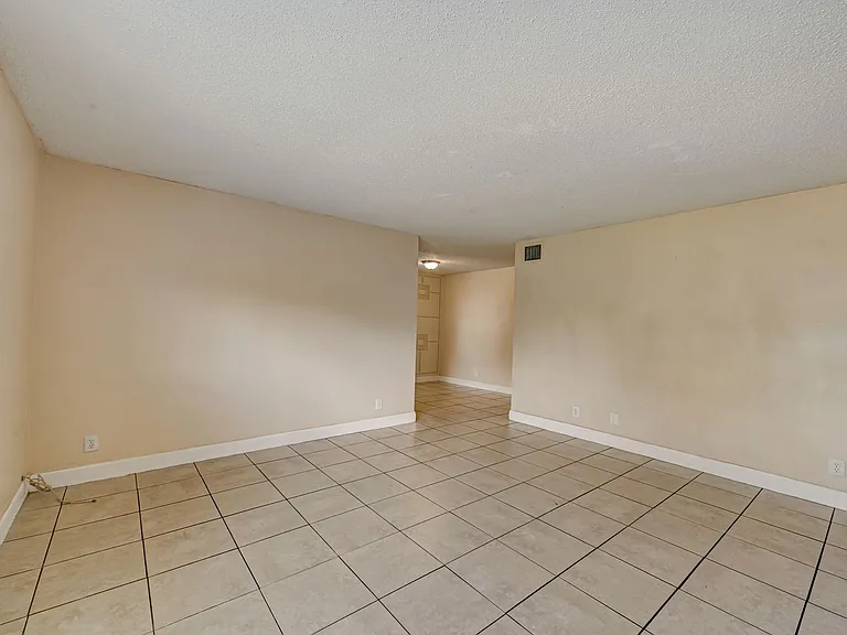 Fall Ridge Apartments — Photo 14