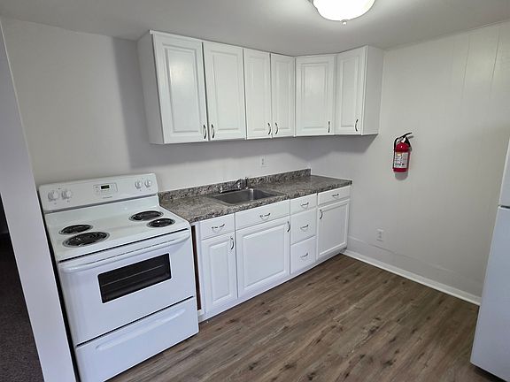 5th image of 23 Twin Oak Rd Unit B
