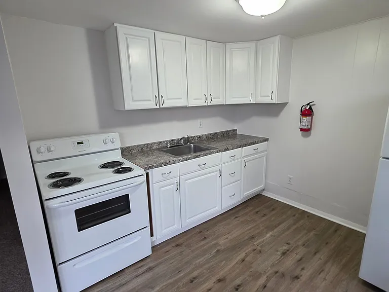 23 Twin Oak Rd #B — Photo 5