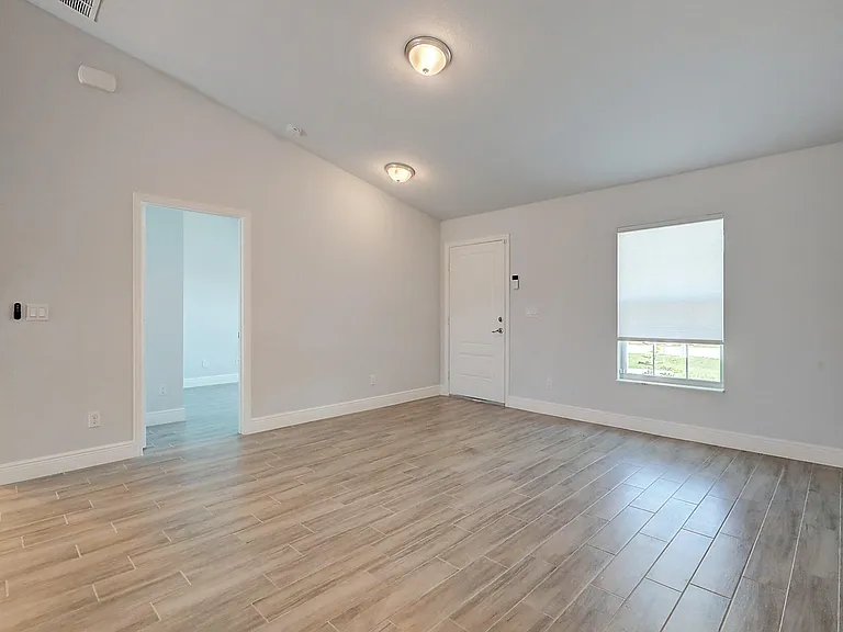 2352 SW Plum Ct — Photo 4