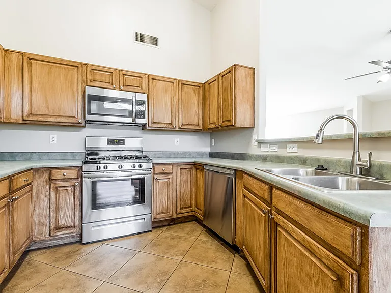1380 E Sheffield Ave — Photo 7
