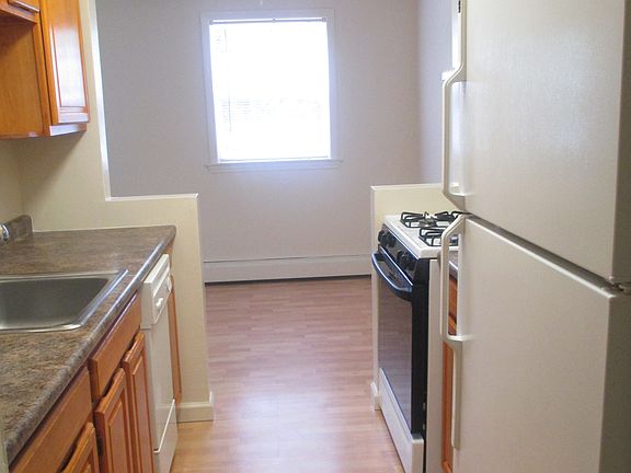 4th image of 16 Hasbrouck Dr APT D