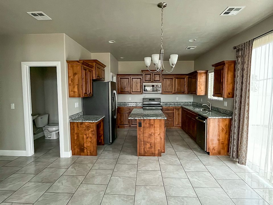 Kitchen & 1/2 bathroom