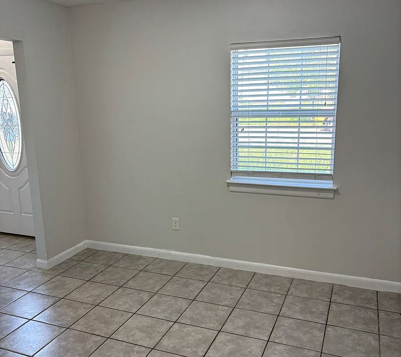 1st image of 8410 Williamsburg Cir
