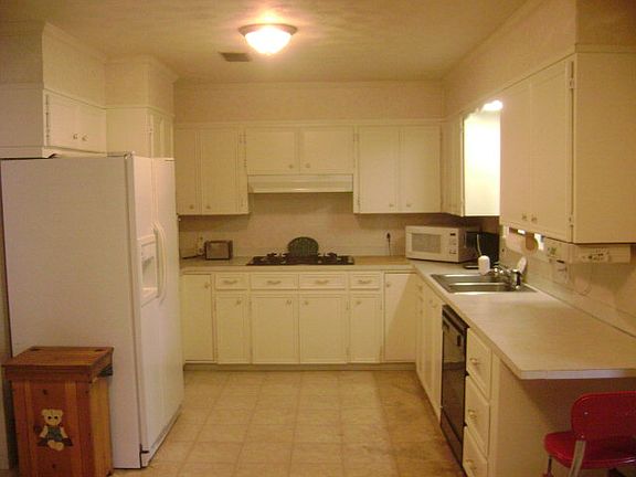 3rd image of 1402 Boyd Ave