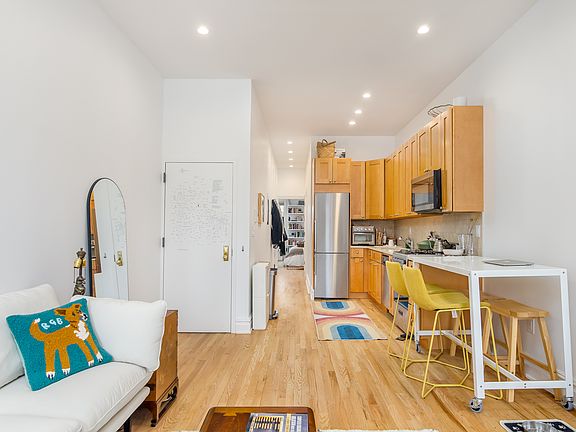 4th image of 96 Wyckoff St APT 4R