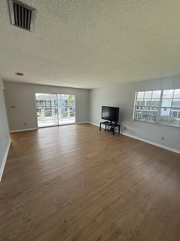 1005 Knox McRae Dr, 100 — Photo 2