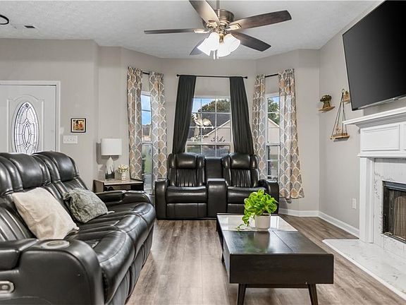 5th image of 239 Mount Laurel Dr