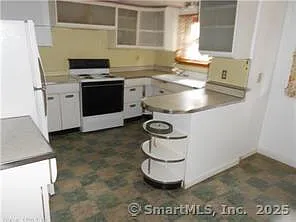 3 bed, 1.0 bath, 1100 sqft, $2,395 — Photo 4