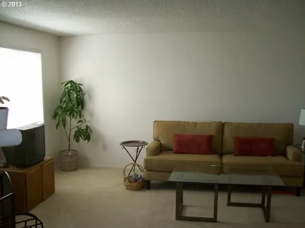 44 Eagle Crest Dr APT 37, Lake Oswego, OR 97035