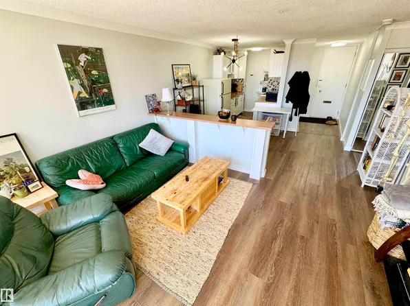 10883 Saskatchewan Dr NW #204, Edmonton, AB T6E 4S6