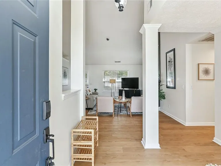 859 Springchase Dr — Photo 3