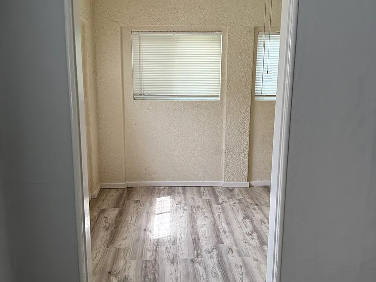 628 E Elk Ave #101 — Photo 5