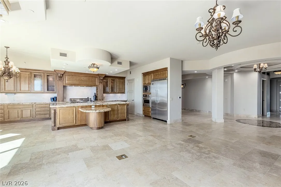 One Queensridge Place — Photo 4