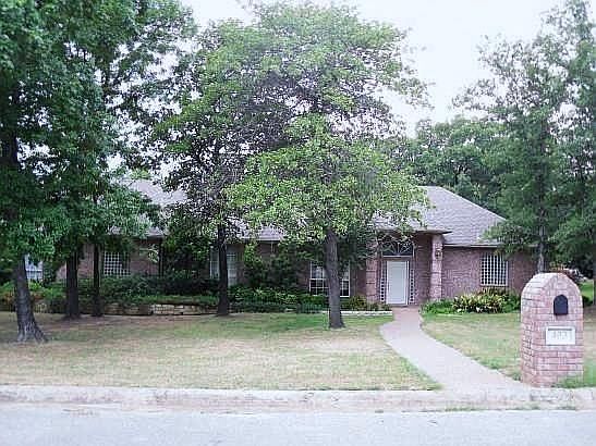 1st image of 403 Surrey Ln