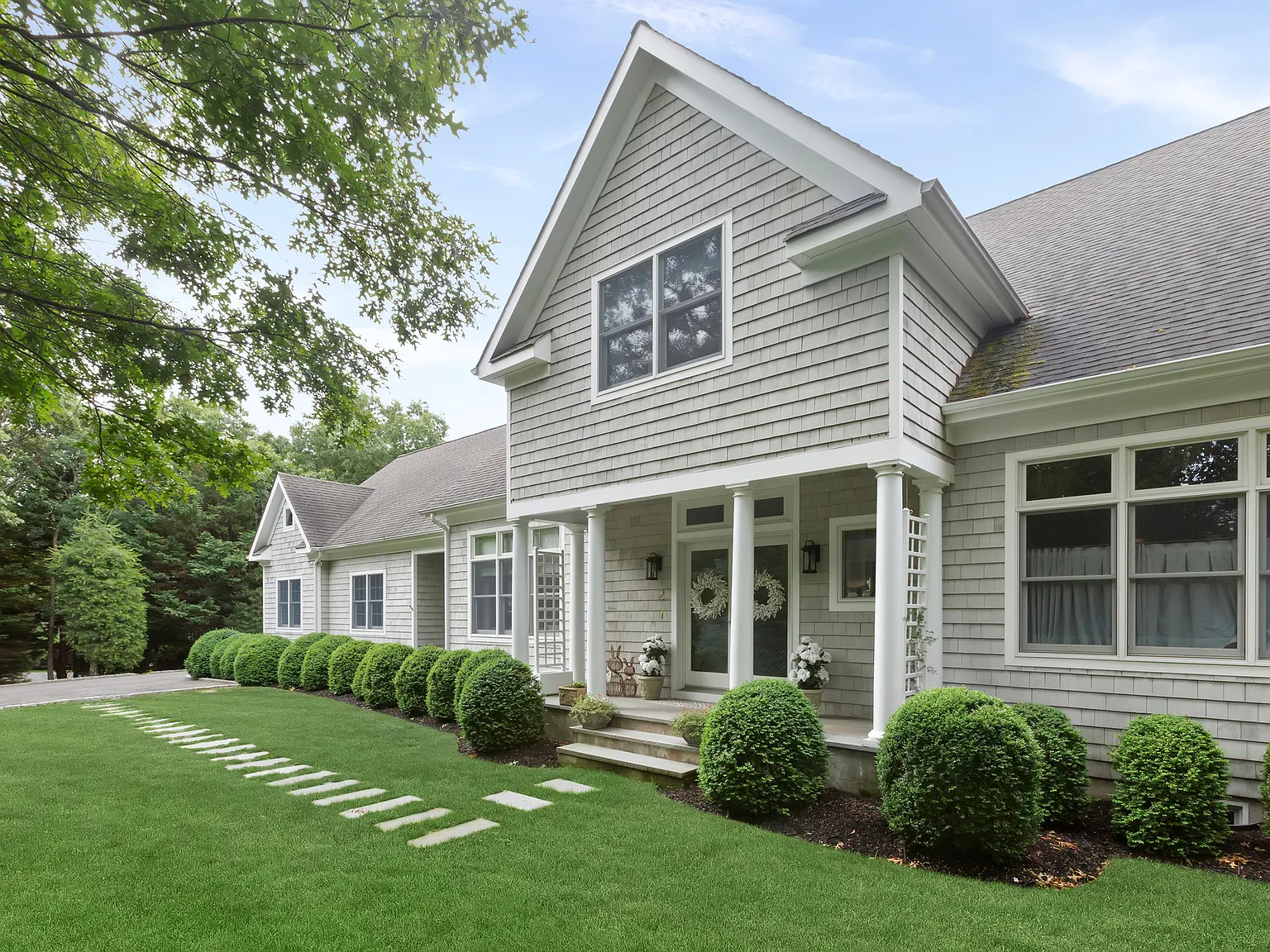Recently Renovated Sophisticated Hamptons Retreat with Tennis — Photo 2