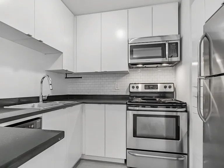 1270 Burnaby St #107 — Photo 6