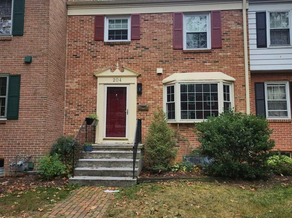 204 Huntington Ln, Blacksburg, VA 24060