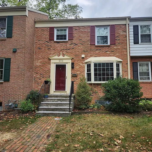 204 Huntington Ln Photo 1